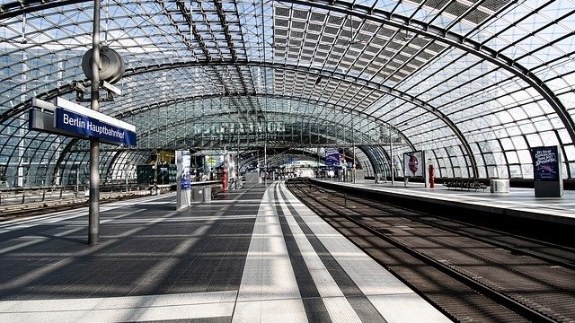 Gigabit-Surfen an schnellen Bahnhöfen